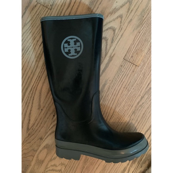 tory burch rain boots size 8